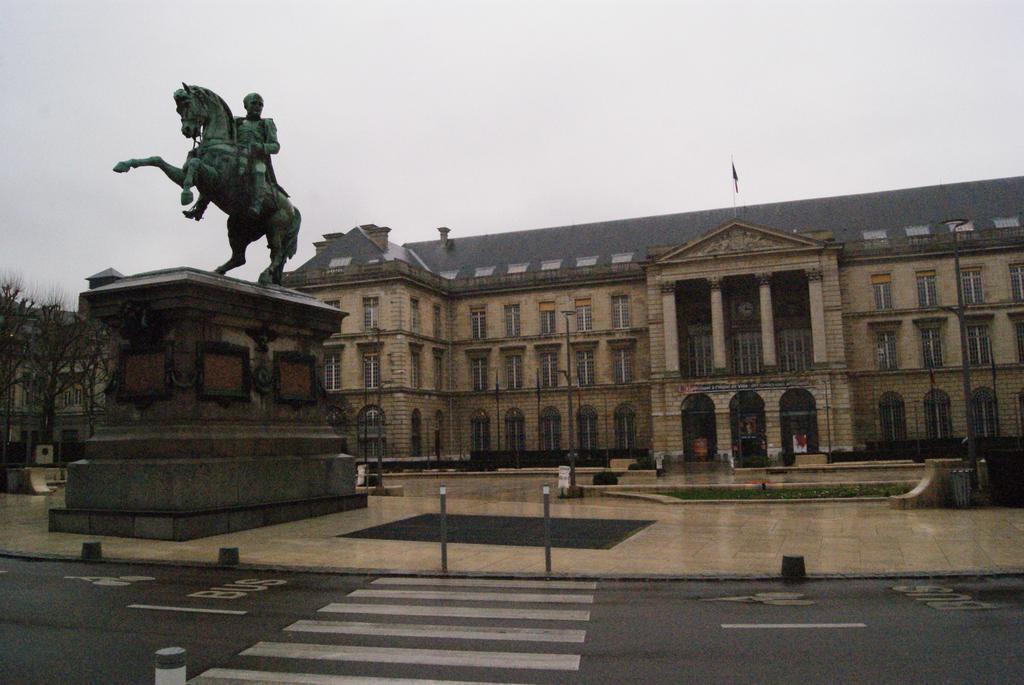 Hotel 1Er Consul Rouen Exterior photo